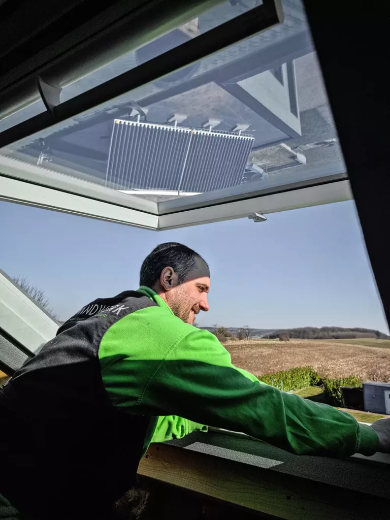 Roof window